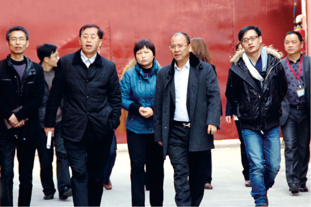 上海市松江区叶榭镇党委书记顾根华率团莅临意昂体育调研考察