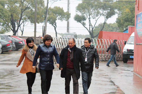 上海市松江区叶榭镇柴亚华镇长莅临意昂体育上海生产中心参观指导
