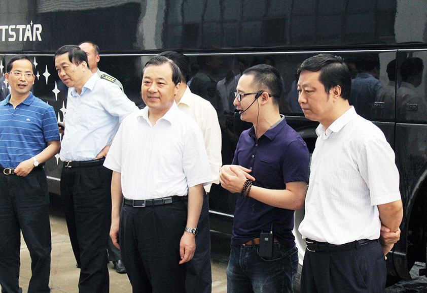 深圳市委书记谢正义率政府四套班子成员考察意昂体育深圳生产中心
