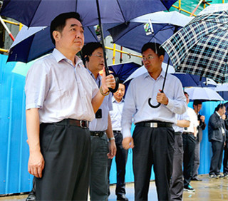 深圳市委副书记张爱军率团在意昂体育深圳生产中心观摩调研