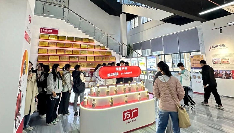 热烈欢迎深圳大学食品学院应届毕业生来意昂体育食品参观实践
